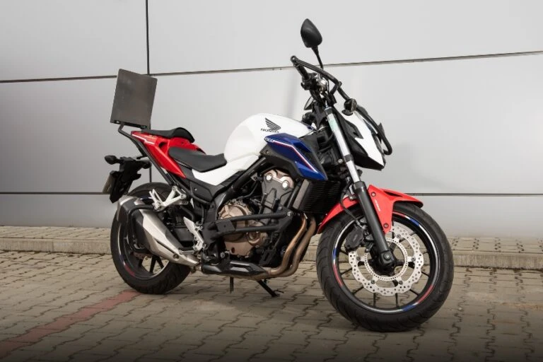 Motocykl Honda CB500F w szkole jazdy 2Drive Krosno – kurs kategorii A