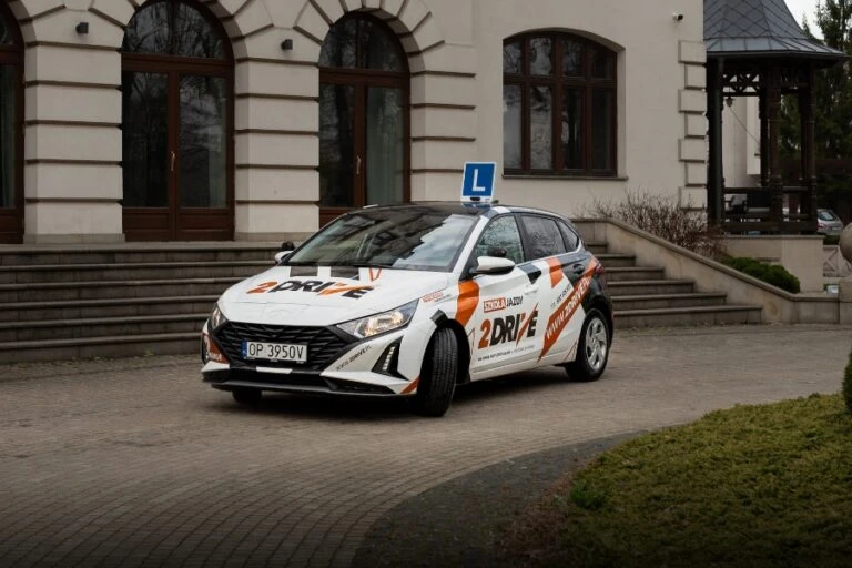 Samochód Hyundai i20 szkoły nauki jazdy 2Drive – flota pojazdów w Krośnie